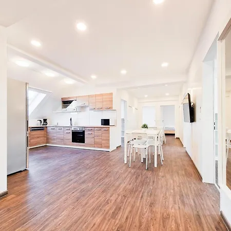 Raj Living - Center With 5 - 10 Min Messe Dus Apartment *