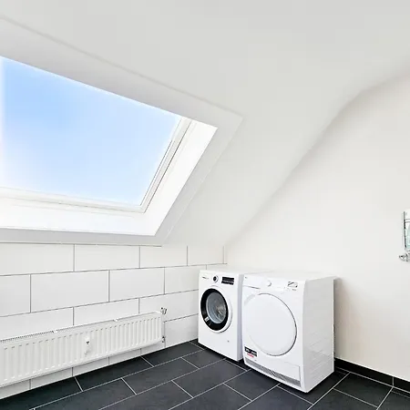 Tolstov - Center With 5 - 10 Min Messe Dus 公寓