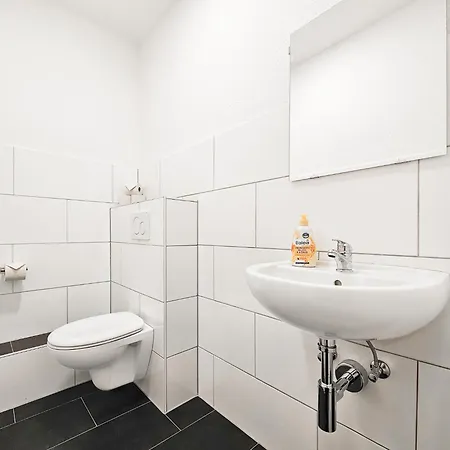 Raj Living - Center With 5 - 10 Min Messe Dus Apartment *