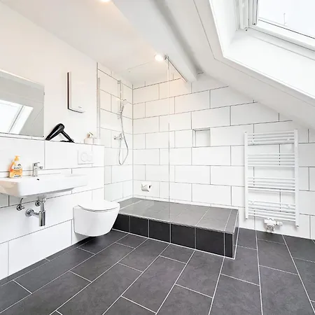 Apartment Raj Living - Center With 5 - 10 Min Messe Dus *