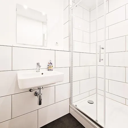 Raj Living - Center With 5 - 10 Min Messe Dus Apartment