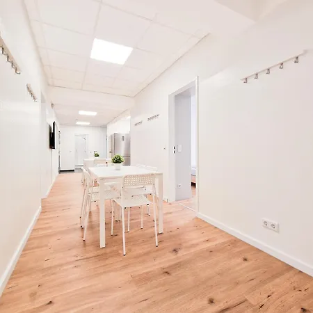 Apartment Raj Living - Center With 5 - 10 Min Messe Dus
