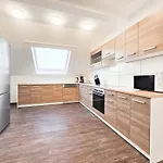 Appartement Tolstov - Center With 5 - 10 Min Messe Dus