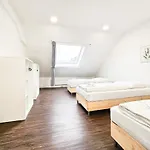 아파트 Tolstov - Center With 5 - 10 Min Messe Dus