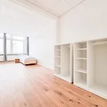 Tolstov - Center With 5 - 10 Min Messe Dus 아파트