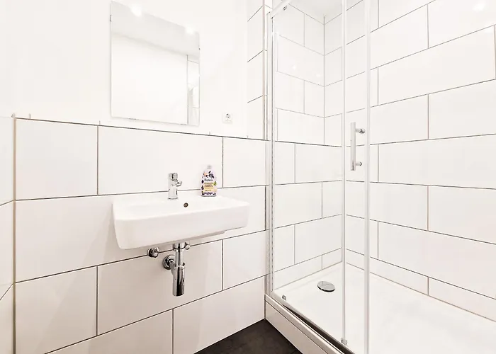 Tolstov - Center With 5 - 10 Min Messe Dus Appartement